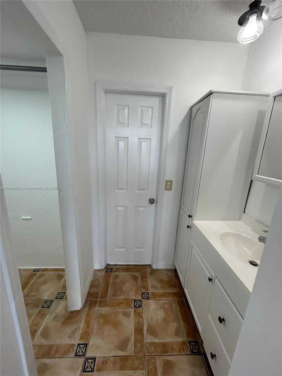 Small Image of 7850 BYRON AVE #403, Miami Beach Number 26
