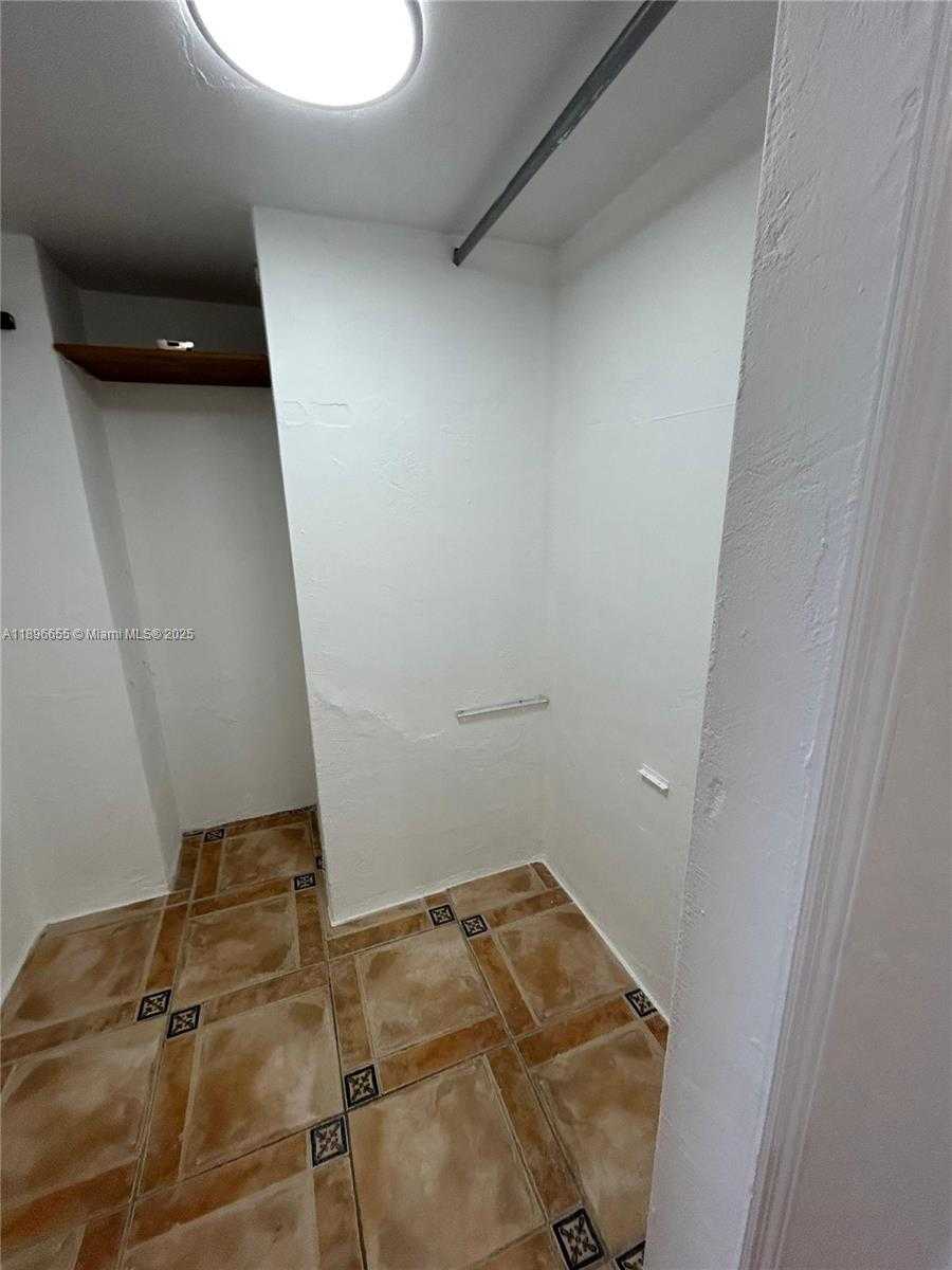 Small Image of 7850 BYRON AVE #403, Miami Beach Number 27