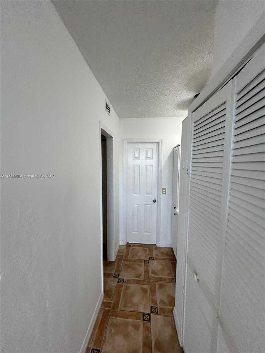 Small Image of 7850 BYRON AVE #403, Miami Beach Number 29