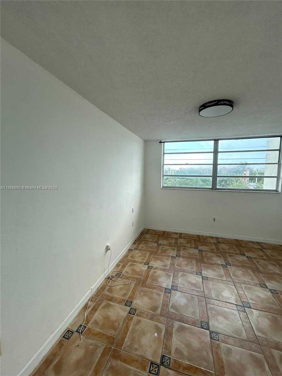 Small Image of 7850 BYRON AVE #403, Miami Beach Number 30