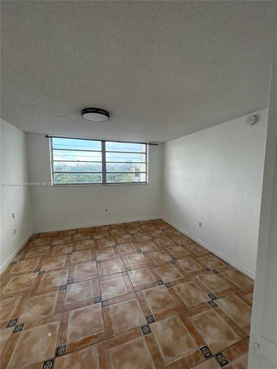 Small Image of 7850 BYRON AVE #403, Miami Beach Number 31
