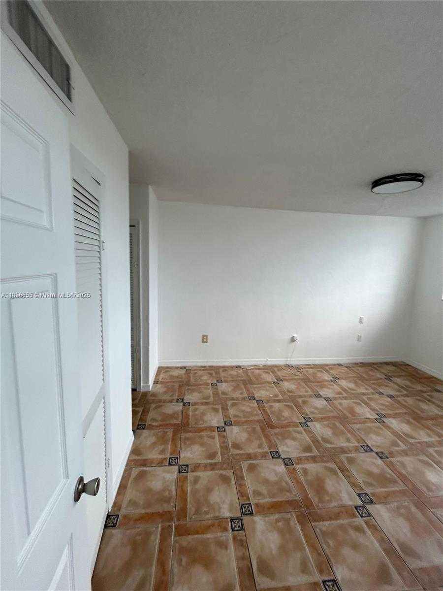 Small Image of 7850 BYRON AVE #403, Miami Beach Number 33