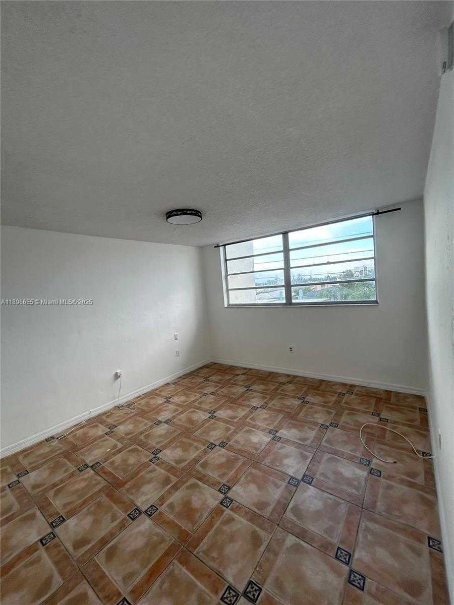 Small Image of 7850 BYRON AVE #403, Miami Beach Number 34