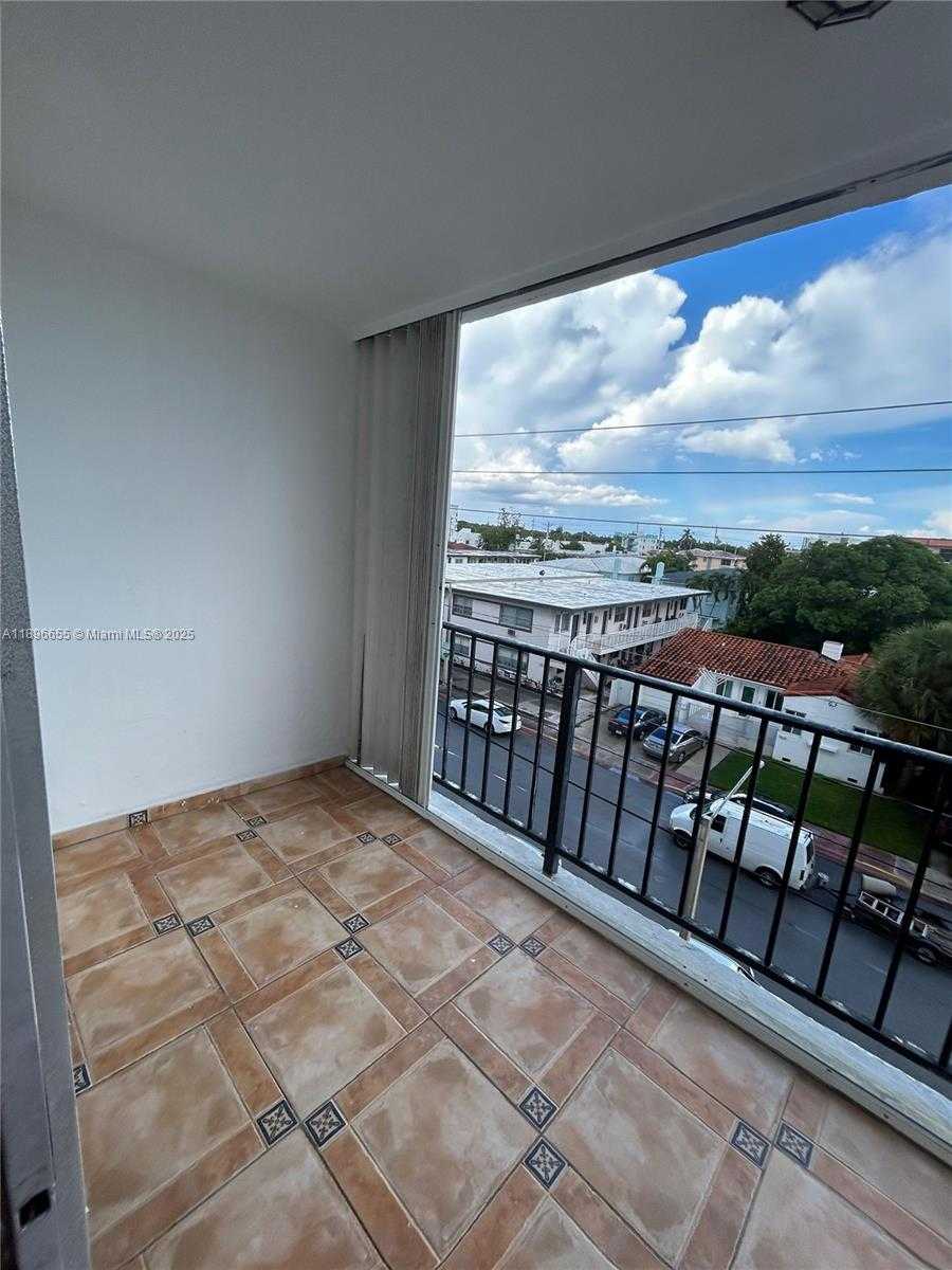 Small Image of 7850 BYRON AVE #403, Miami Beach Number 36