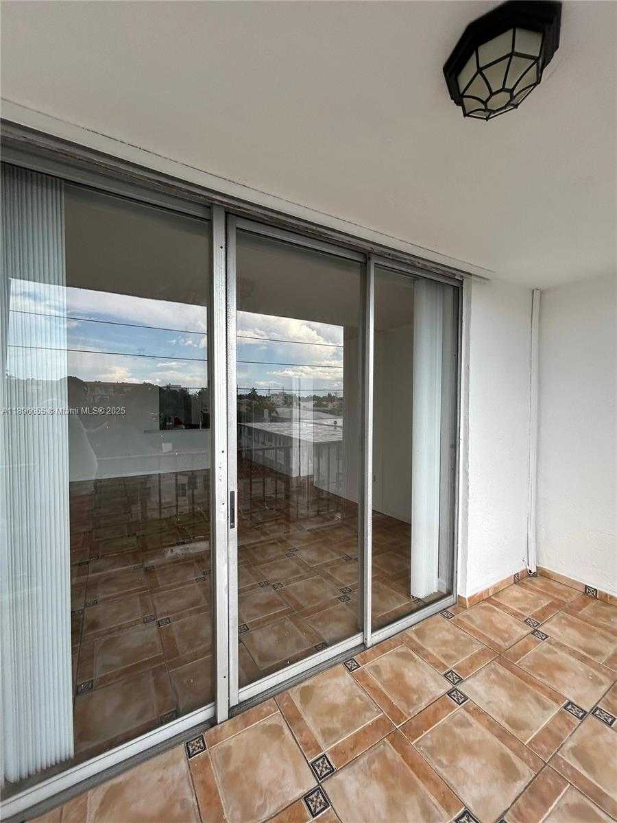 Small Image of 7850 BYRON AVE #403, Miami Beach Number 38