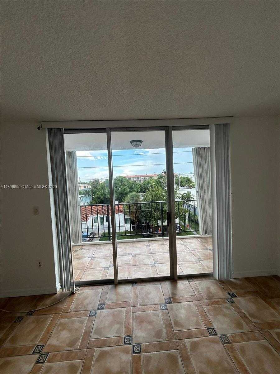 Small Image of 7850 BYRON AVE #403, Miami Beach Number 39