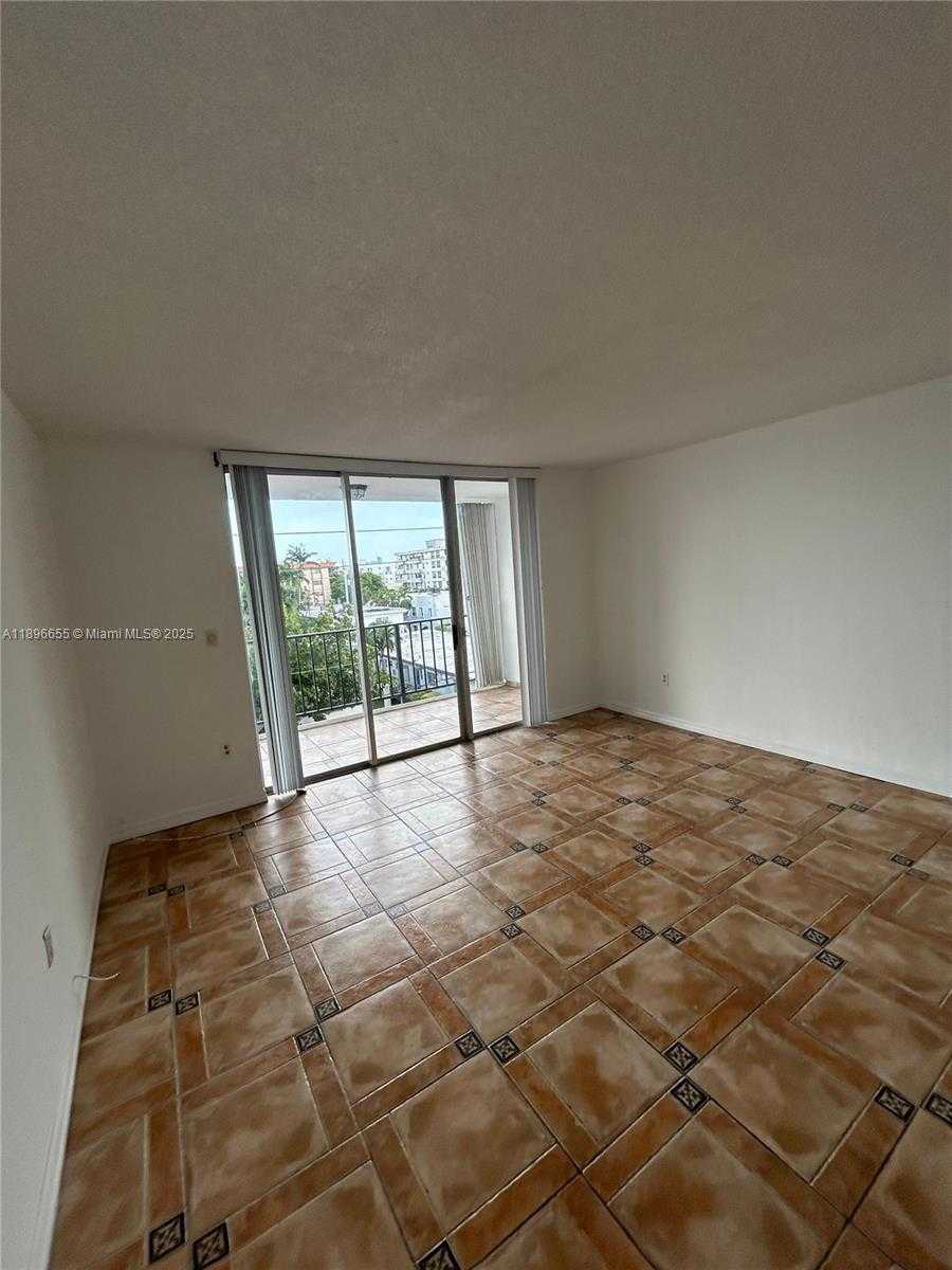 Small Image of 7850 BYRON AVE #403, Miami Beach Number 42