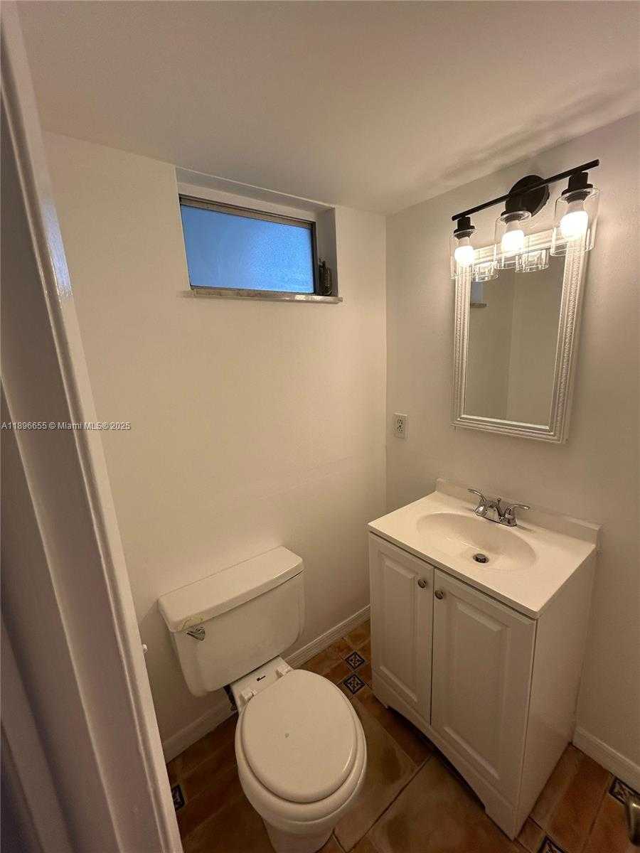 Small Image of 7850 BYRON AVE #403, Miami Beach Number 46