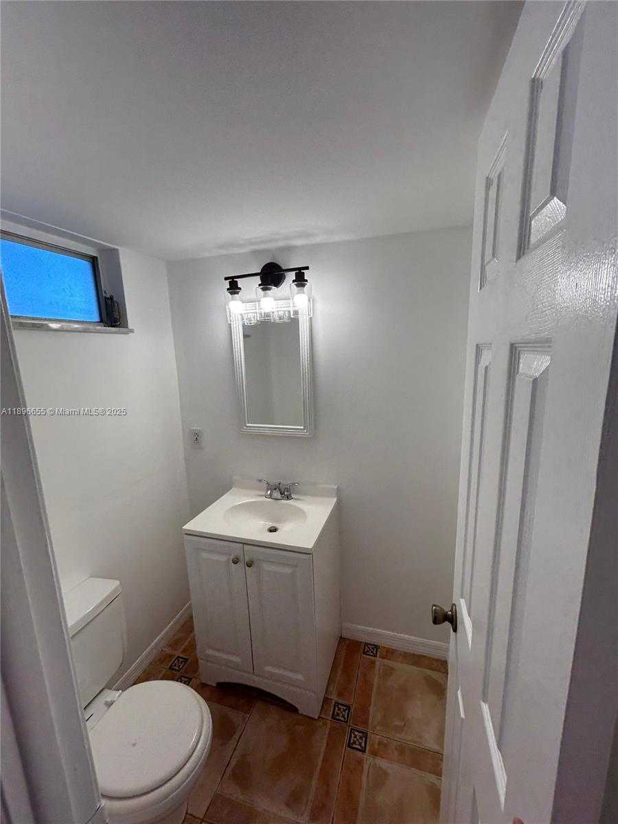 Small Image of 7850 BYRON AVE #403, Miami Beach Number 47