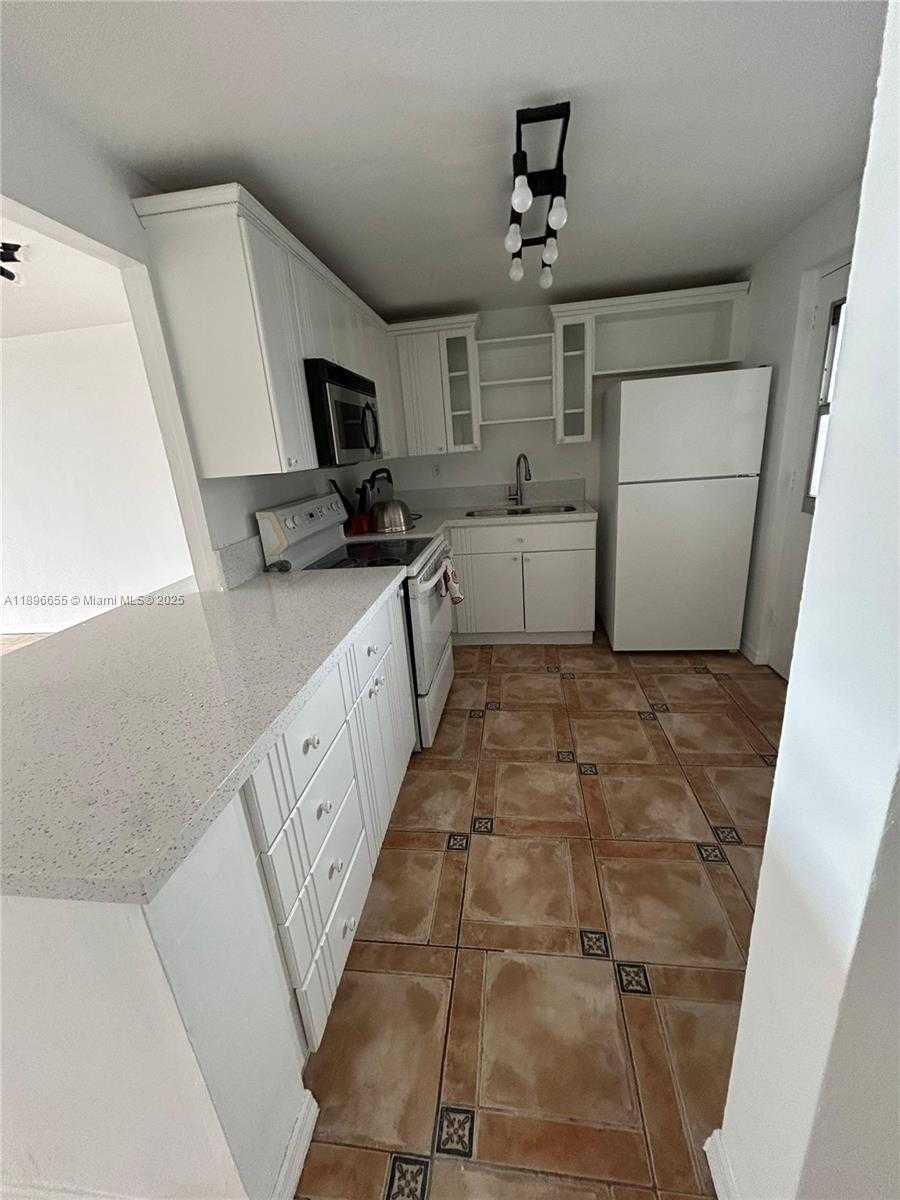 Small Image of 7850 BYRON AVE #403, Miami Beach Number 49