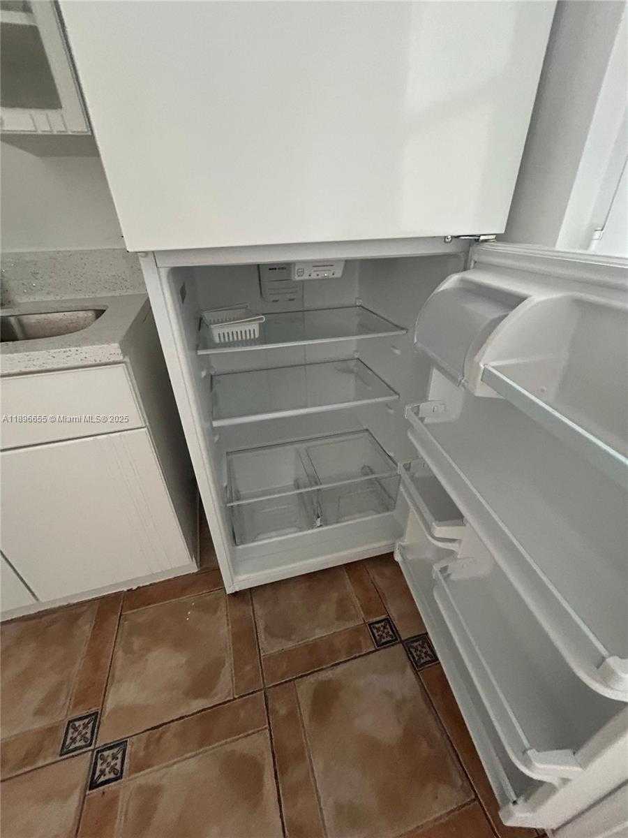 Small Image of 7850 BYRON AVE #403, Miami Beach Number 52