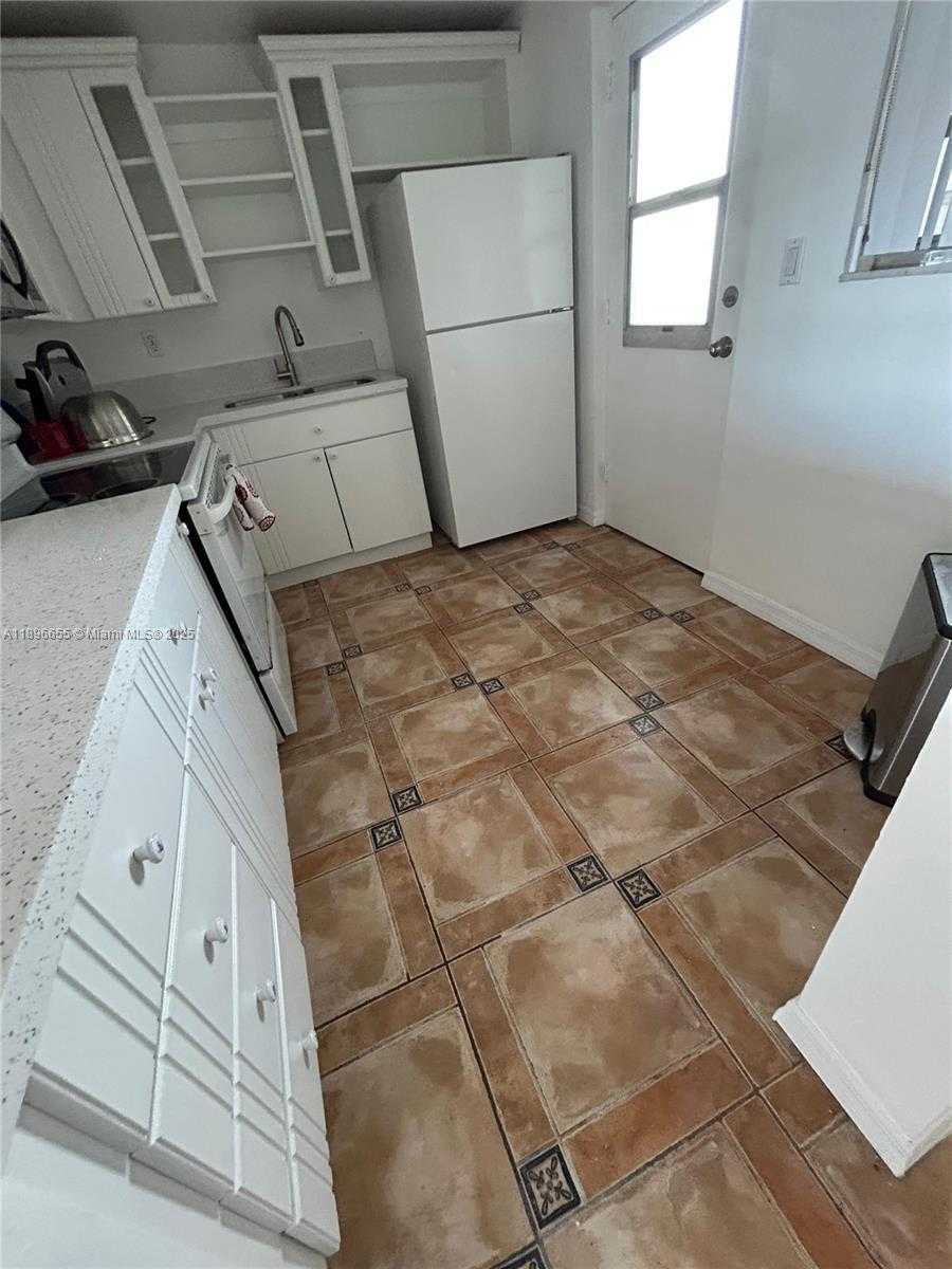 Small Image of 7850 BYRON AVE #403, Miami Beach Number 55