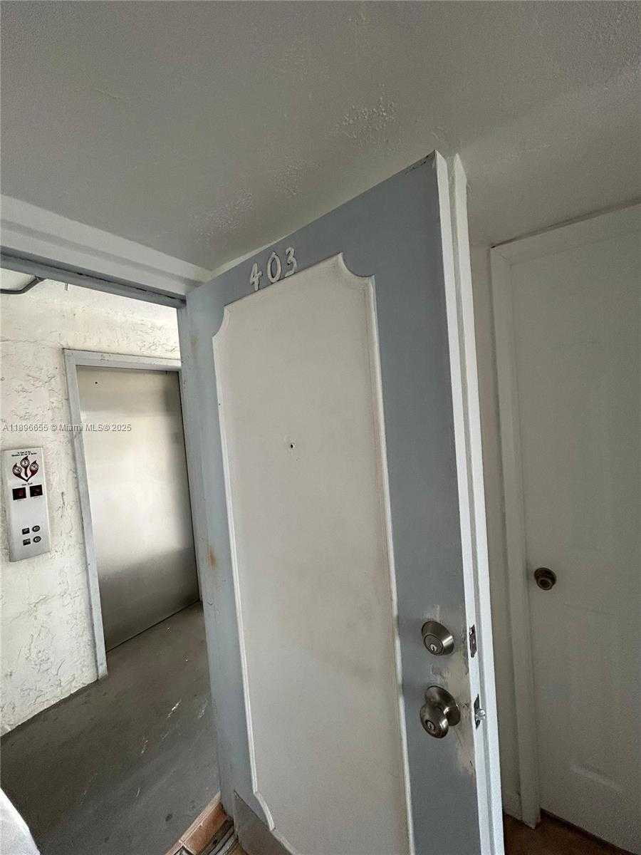 Small Image of 7850 BYRON AVE #403, Miami Beach Number 56