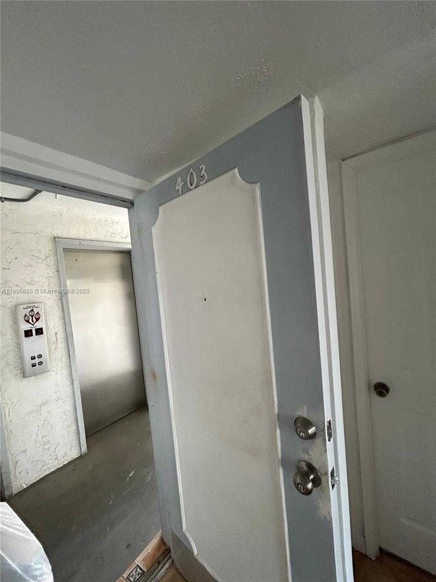 Small Image of 7850 BYRON AVE #403, Miami Beach Number 57