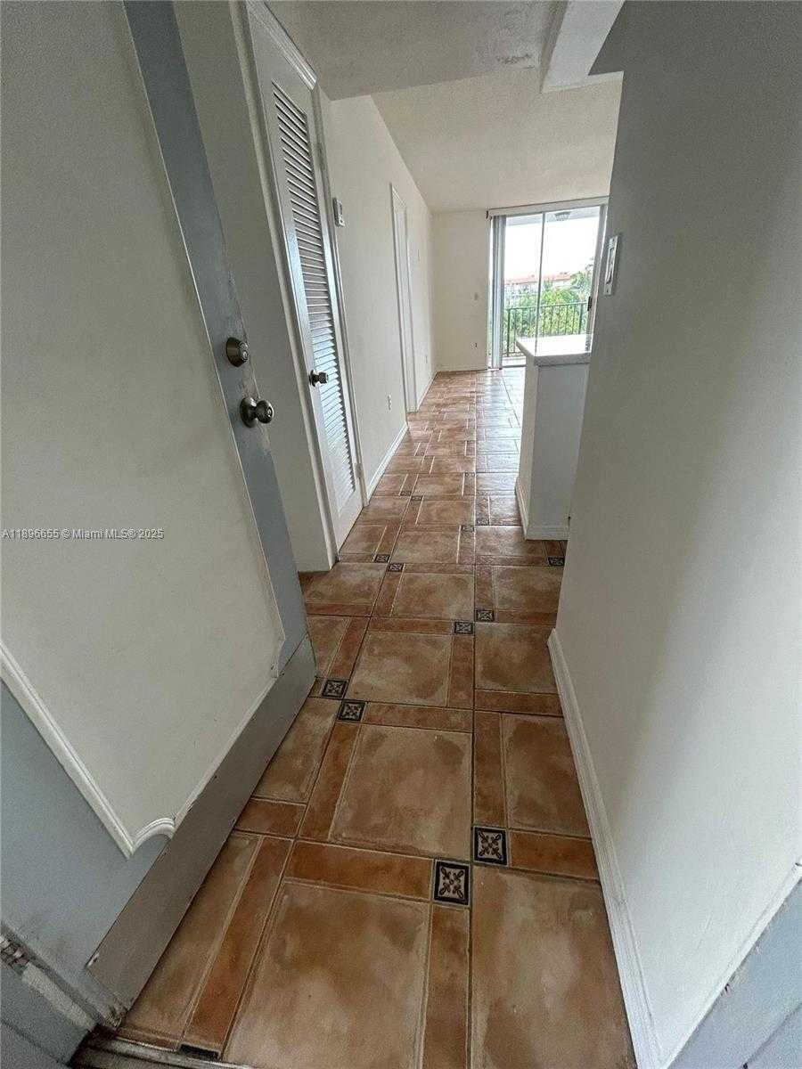 Small Image of 7850 BYRON AVE #403, Miami Beach Number 59