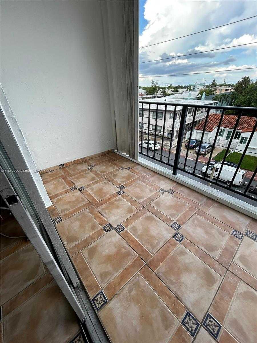 Small Image of 7850 BYRON AVE #403, Miami Beach Number 63