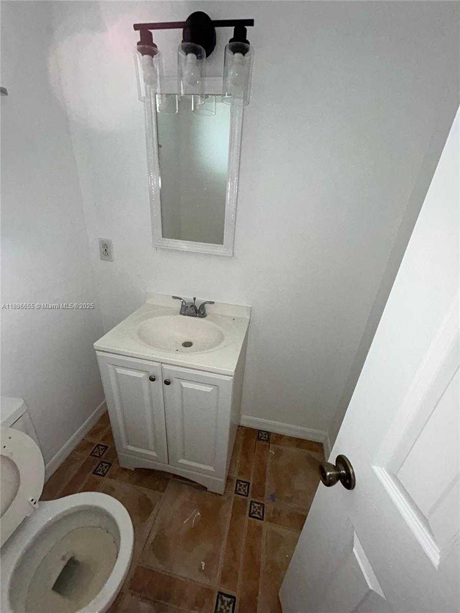 Small Image of 7850 BYRON AVE #403, Miami Beach Number 9