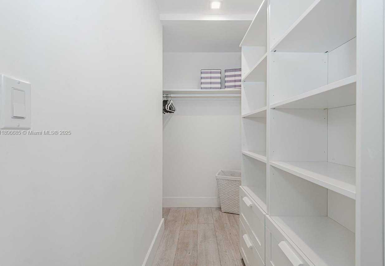 Small Image of 2301 COLLINS AVE #PH21, Miami Beach Number 13
