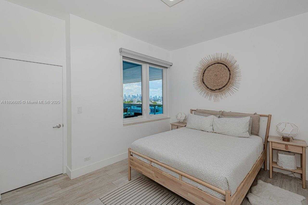 Small Image of 2301 COLLINS AVE #PH21, Miami Beach Number 16