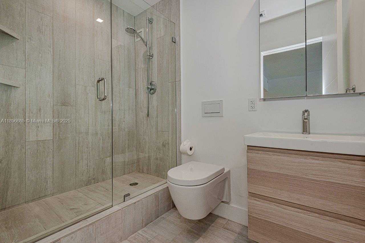 Small Image of 2301 COLLINS AVE #PH21, Miami Beach Number 22