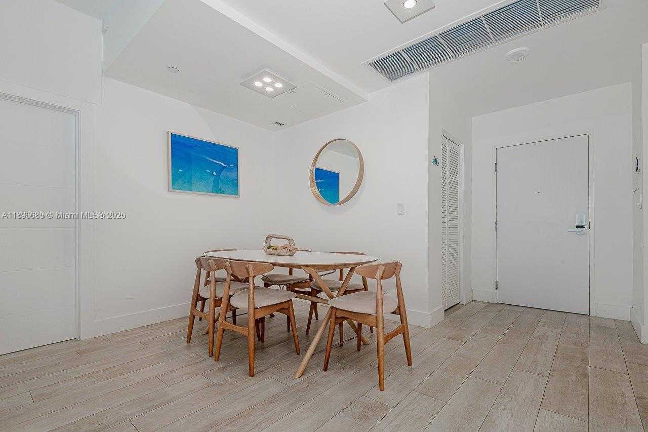 Small Image of 2301 COLLINS AVE #PH21, Miami Beach Number 5