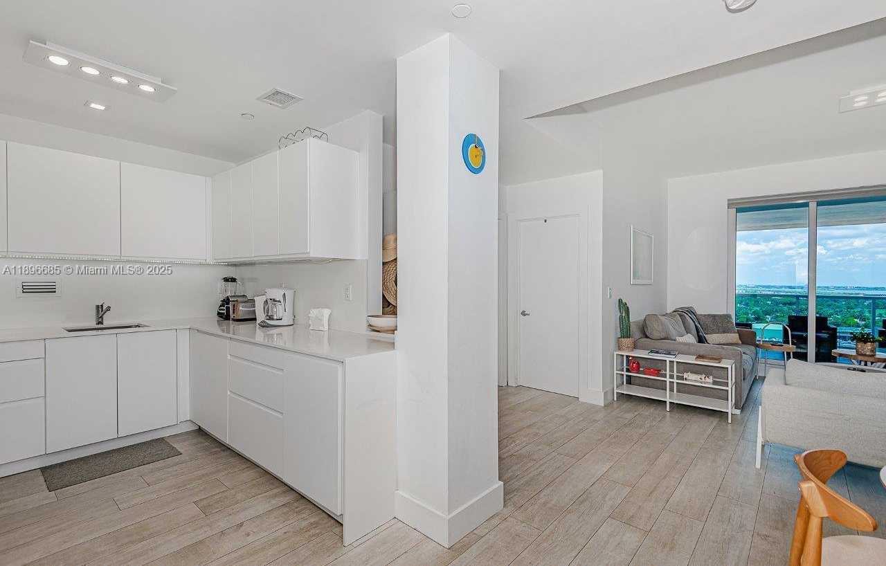 Small Image of 2301 COLLINS AVE #PH21, Miami Beach Number 9