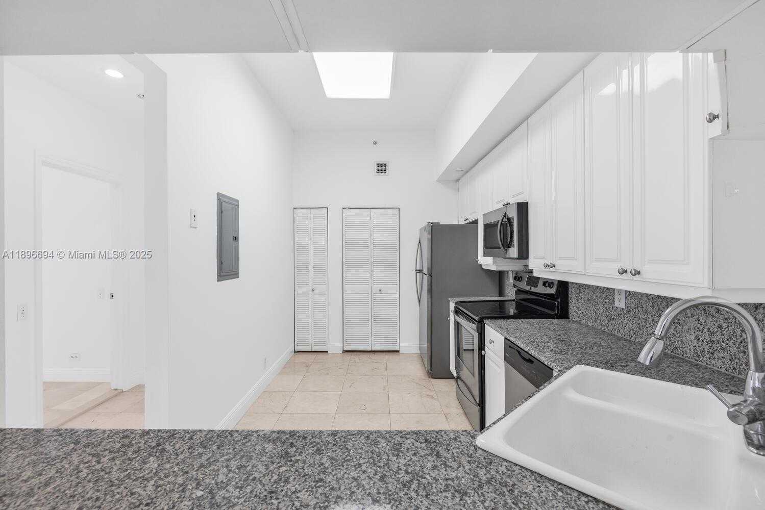 Small Image of 888 BRICKELL KEY DR #2607, Miami Number 10