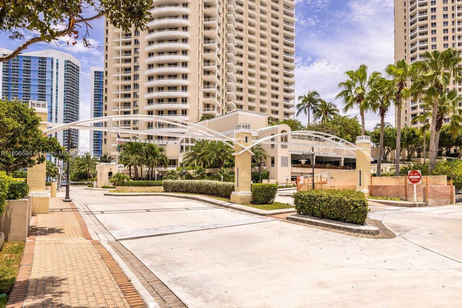 Small Image of 888 BRICKELL KEY DR #2607, Miami Number 25