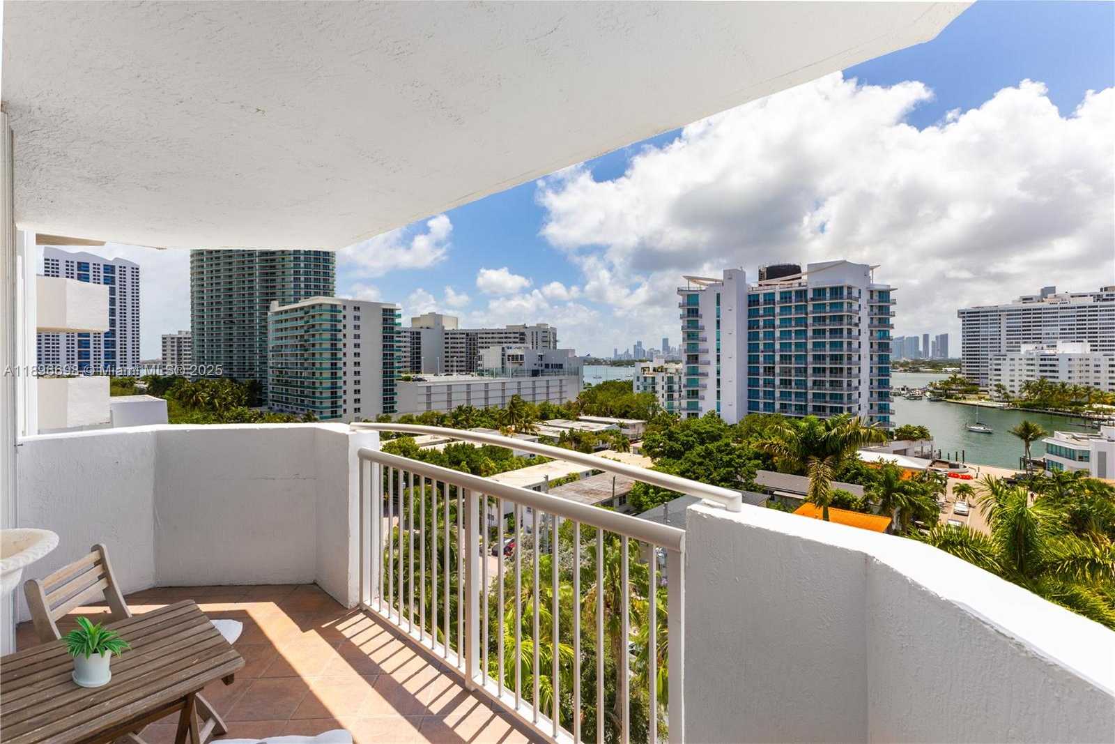 Small Image of 1621 BAY RD #906, Miami Beach Number 1