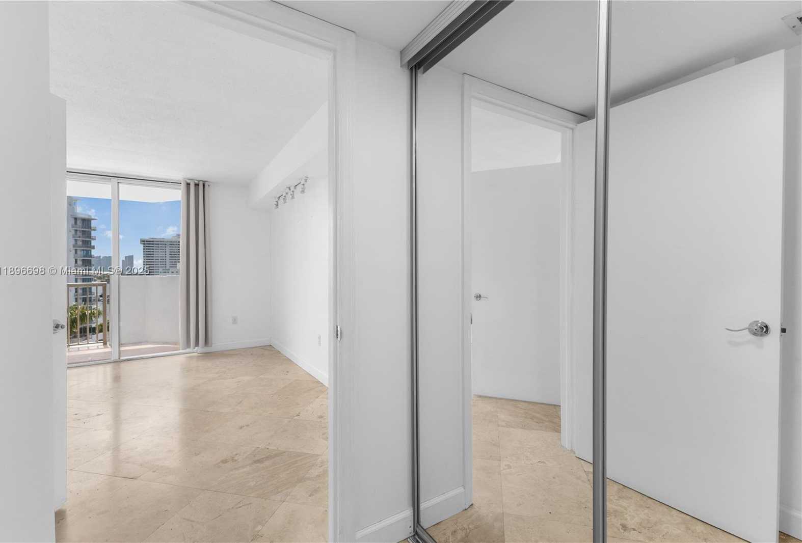 Small Image of 1621 BAY RD #906, Miami Beach Number 17