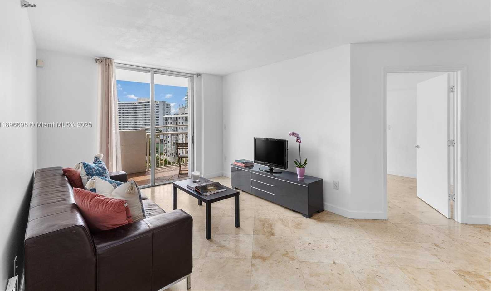 Small Image of 1621 BAY RD #906, Miami Beach Number 3