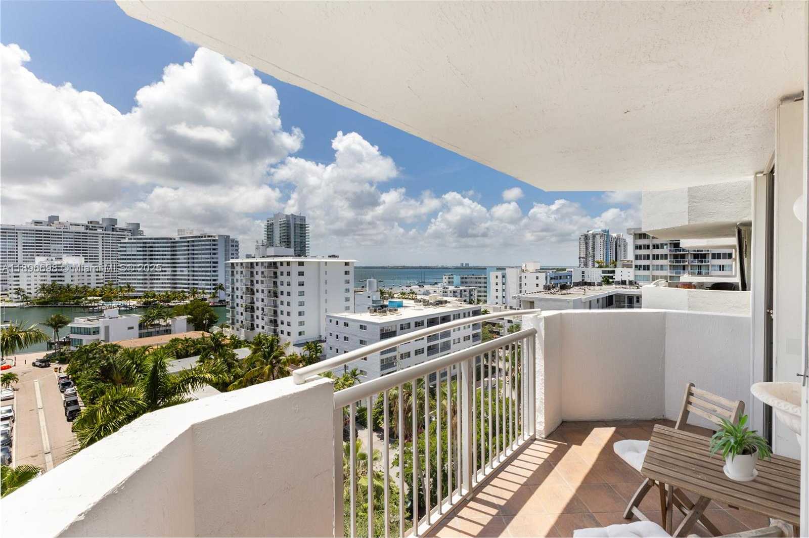 Small Image of 1621 BAY RD #906, Miami Beach Number 4
