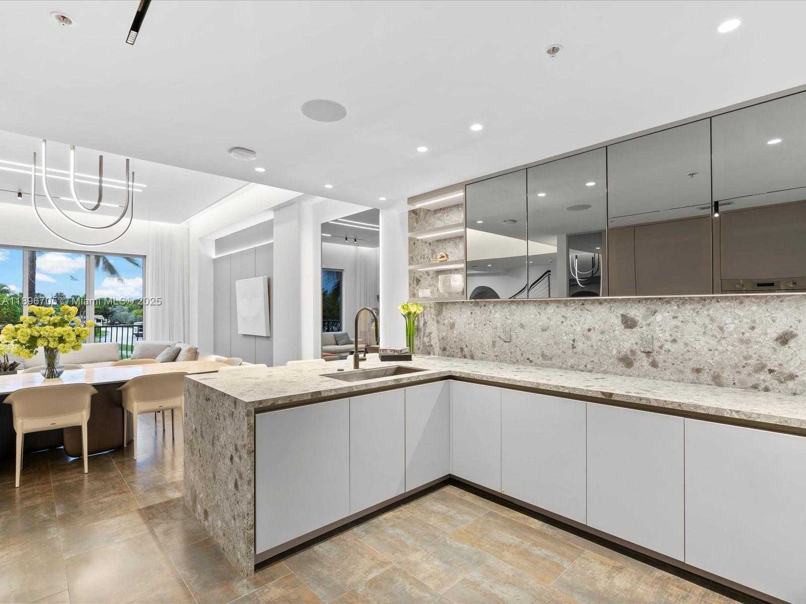 Small Image of 3501 NORTH OCEAN DR #V5, Hollywood Number 24