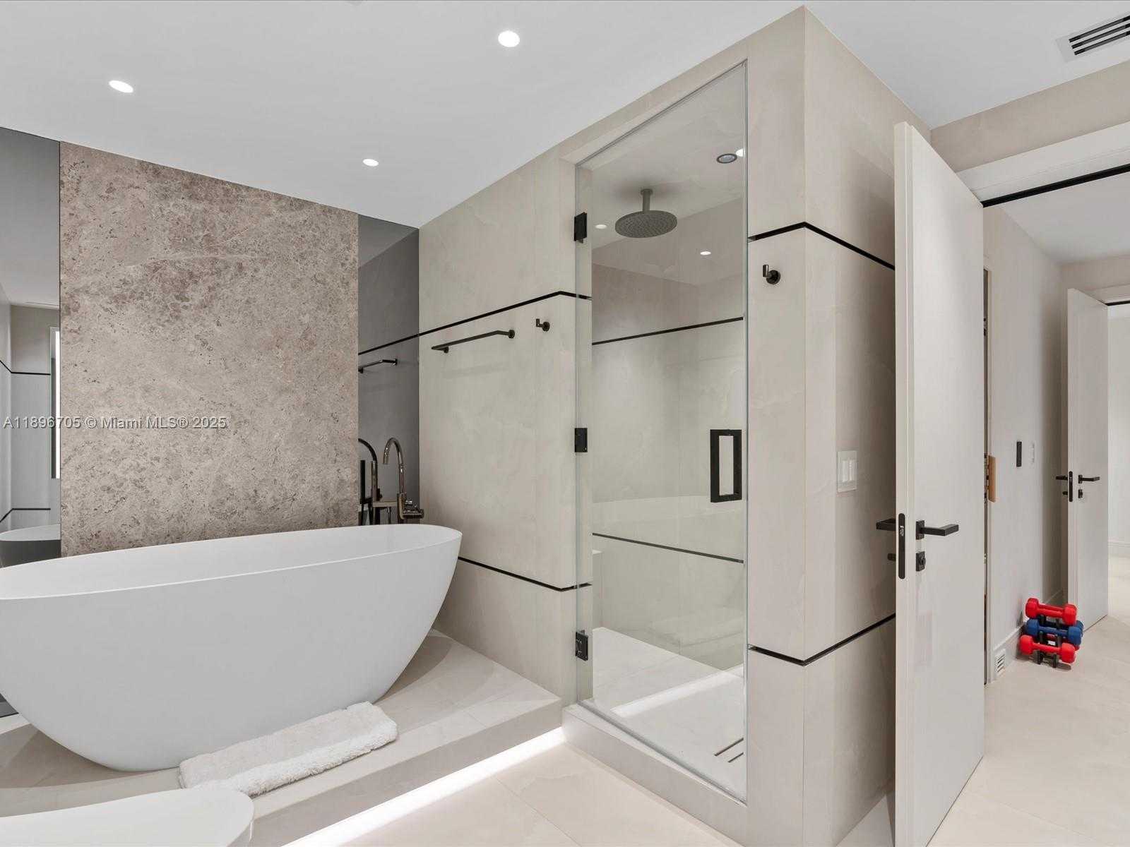 Small Image of 3501 NORTH OCEAN DR #V5, Hollywood Number 34