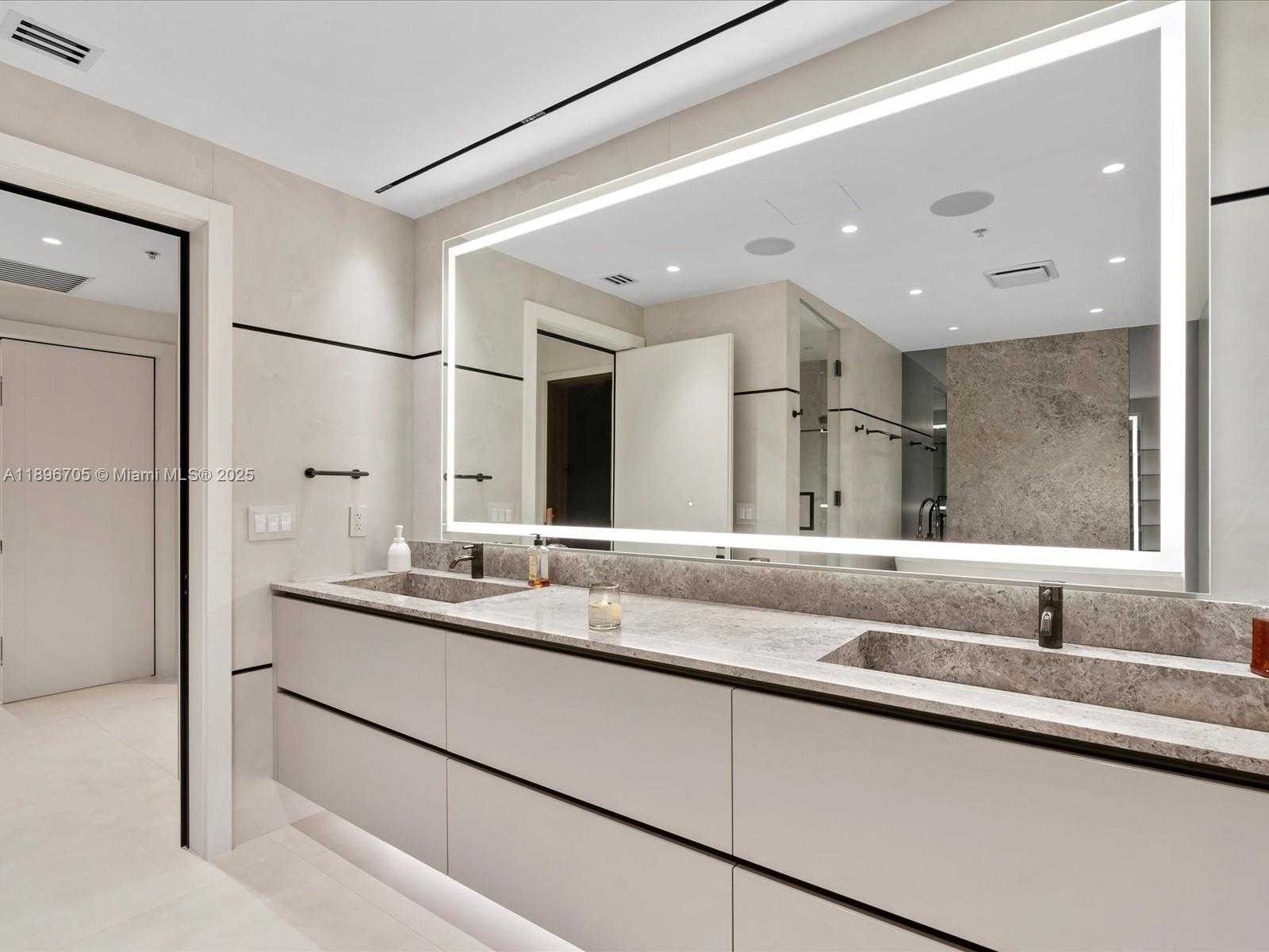Small Image of 3501 NORTH OCEAN DR #V5, Hollywood Number 36