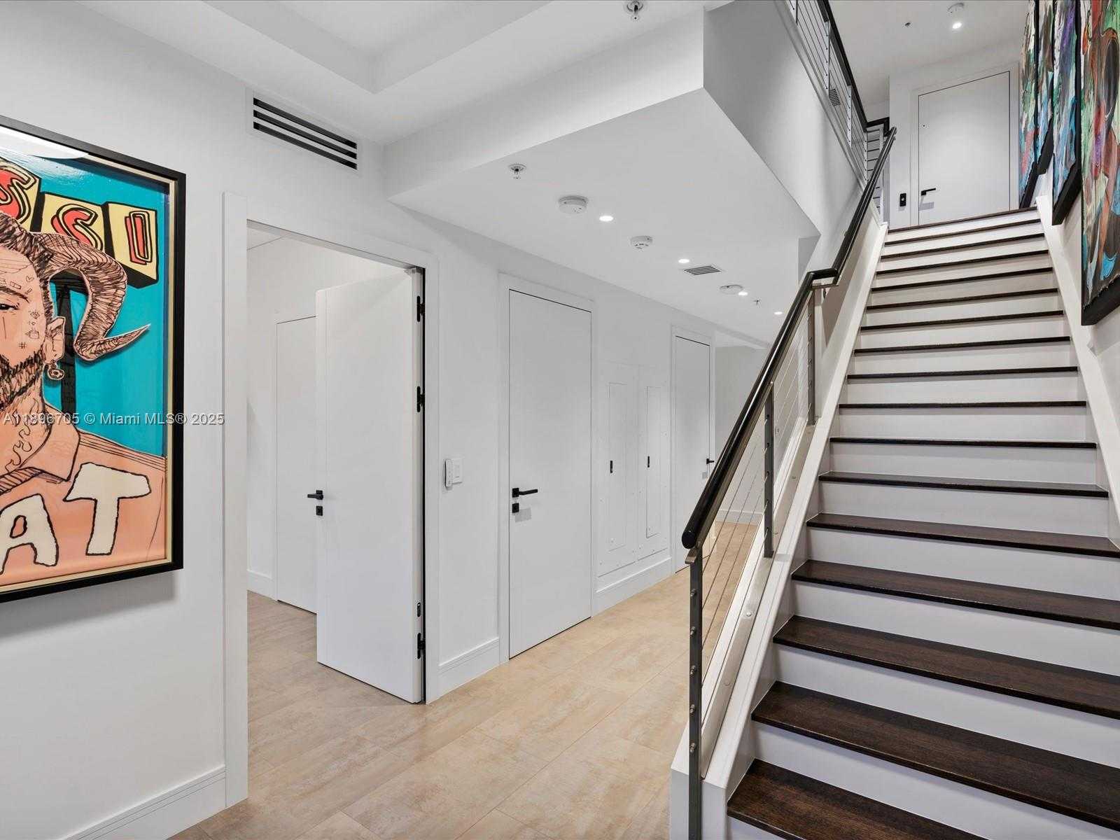 Small Image of 3501 NORTH OCEAN DR #V5, Hollywood Number 4