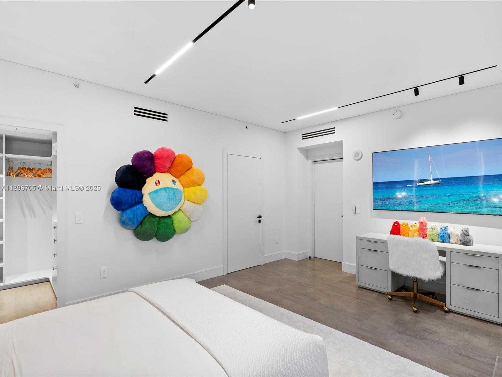 Small Image of 3501 NORTH OCEAN DR #V5, Hollywood Number 9