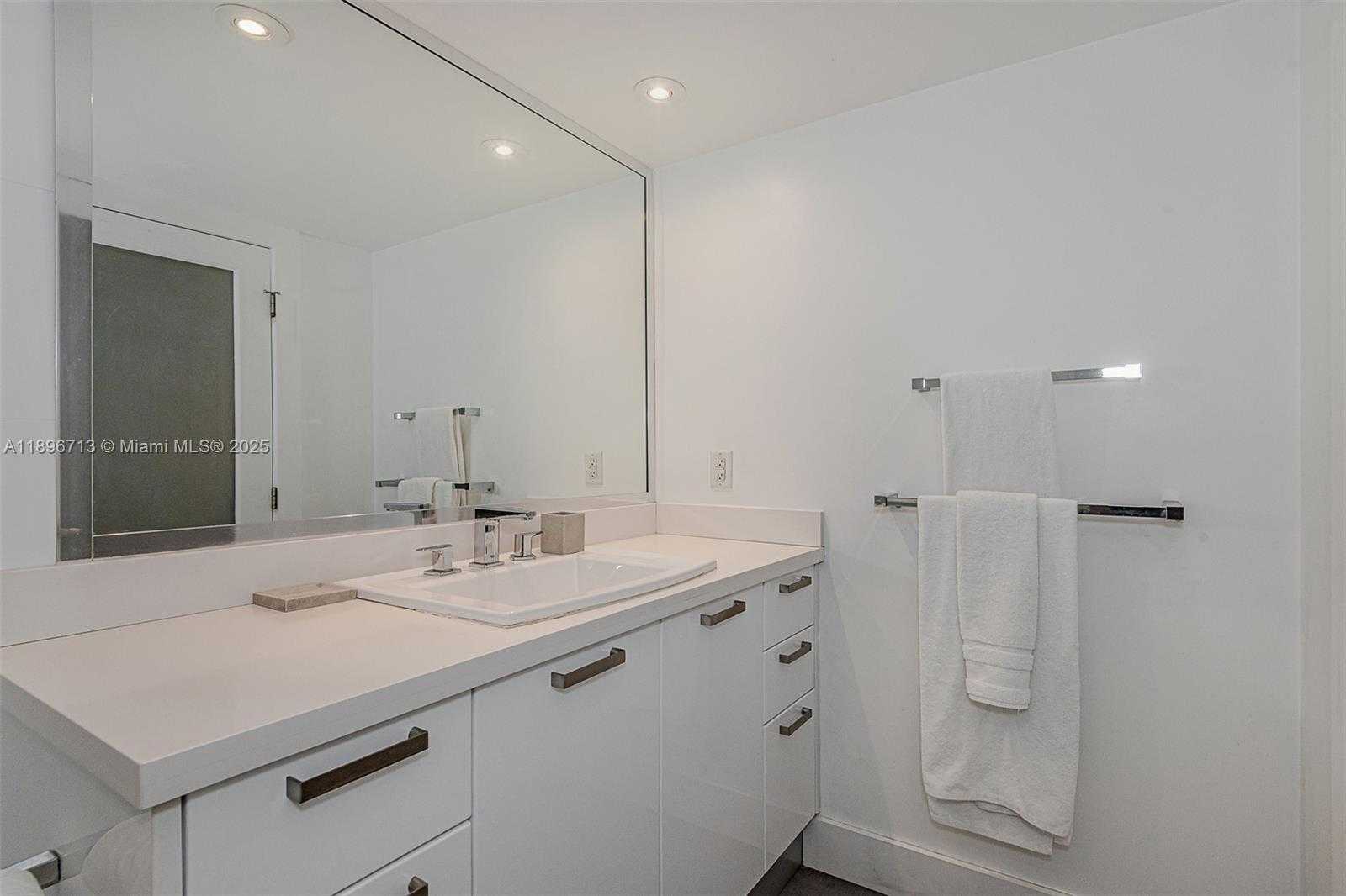 Small Image of 2301 COLLINS AVE #723, Miami Beach Number 23