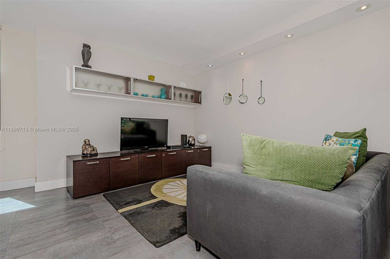 Small Image of 2301 COLLINS AVE #723, Miami Beach Number 6
