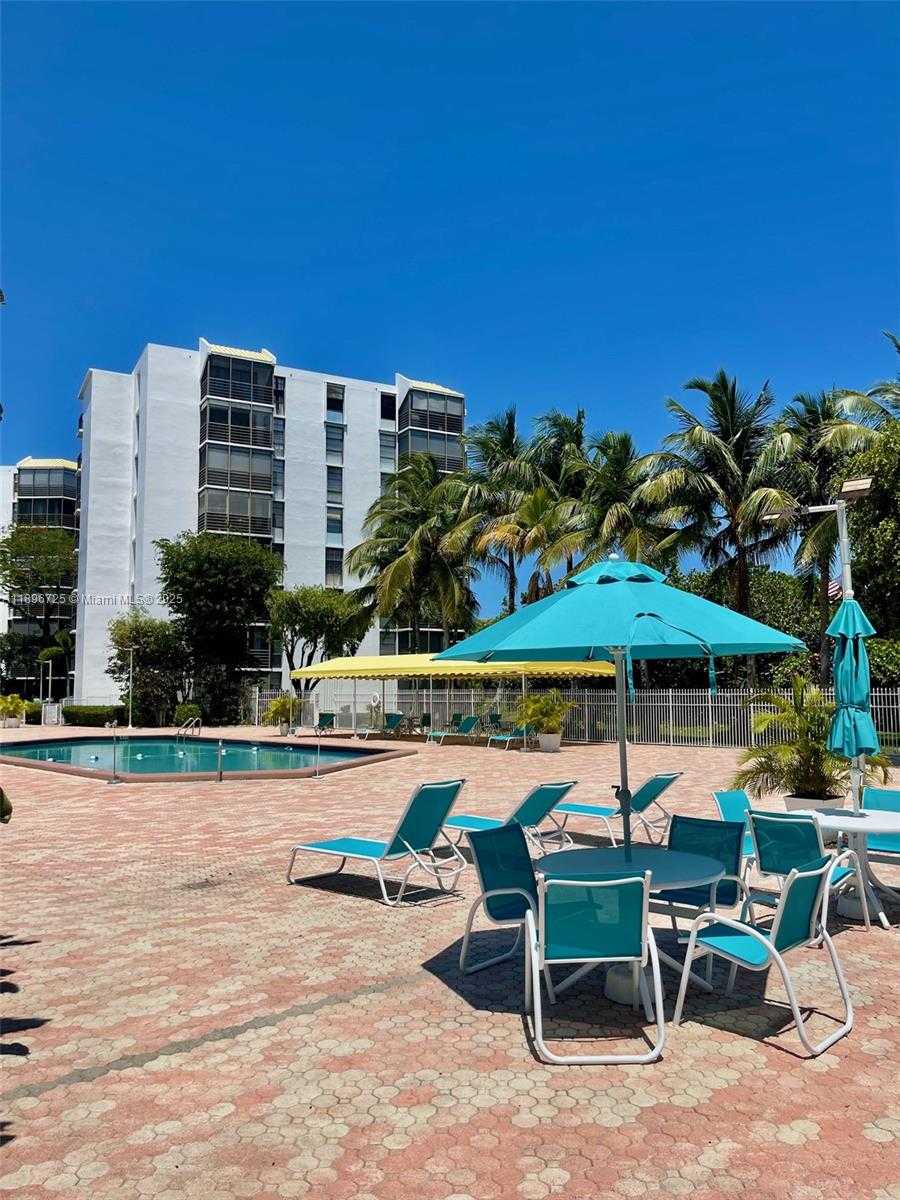 Small Image of 20400 WEST COUNTRY CLUB DR #608, Aventura Number 18