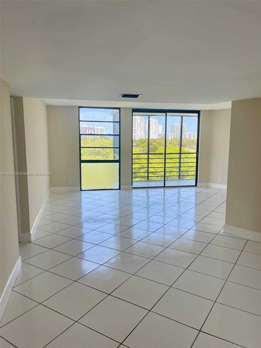Small Image of 20400 WEST COUNTRY CLUB DR #608, Aventura Number 4