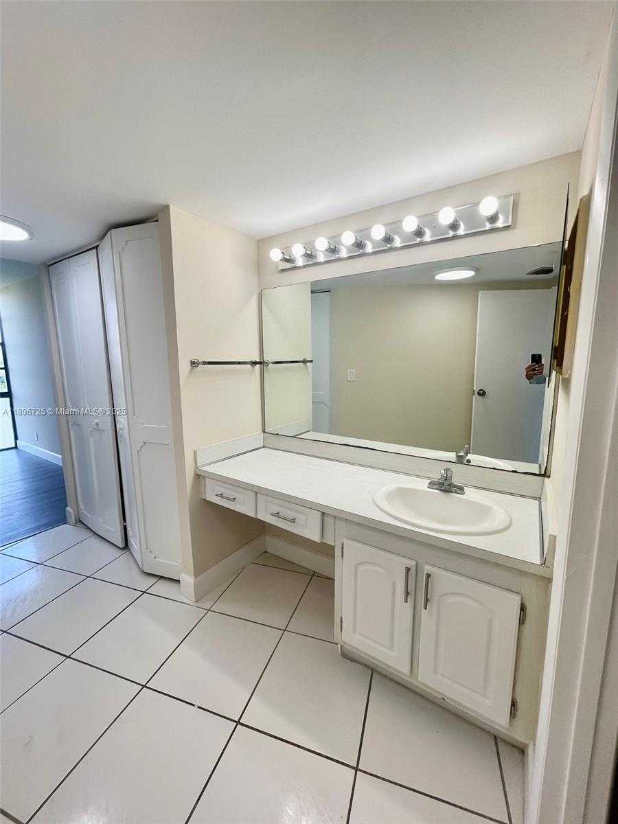 Small Image of 20400 WEST COUNTRY CLUB DR #608, Aventura Number 8