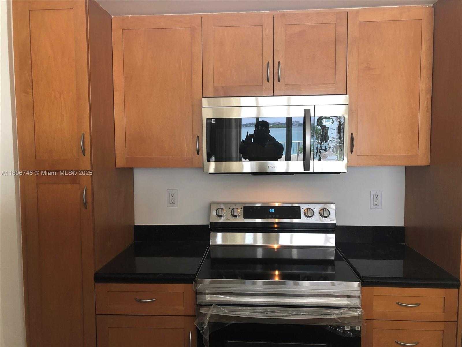 Small Image of 10350 WEST BAY HARBOR DR #3B, Bay Harbor Islands Number 12