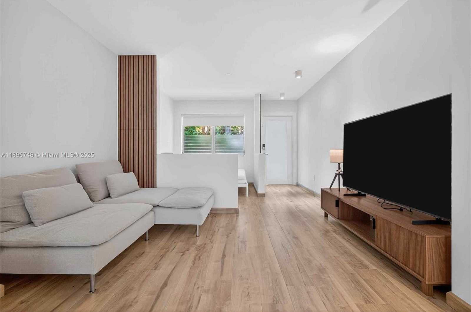Small Image of 1334 EUCLID AVE #4, Miami Beach Number 2