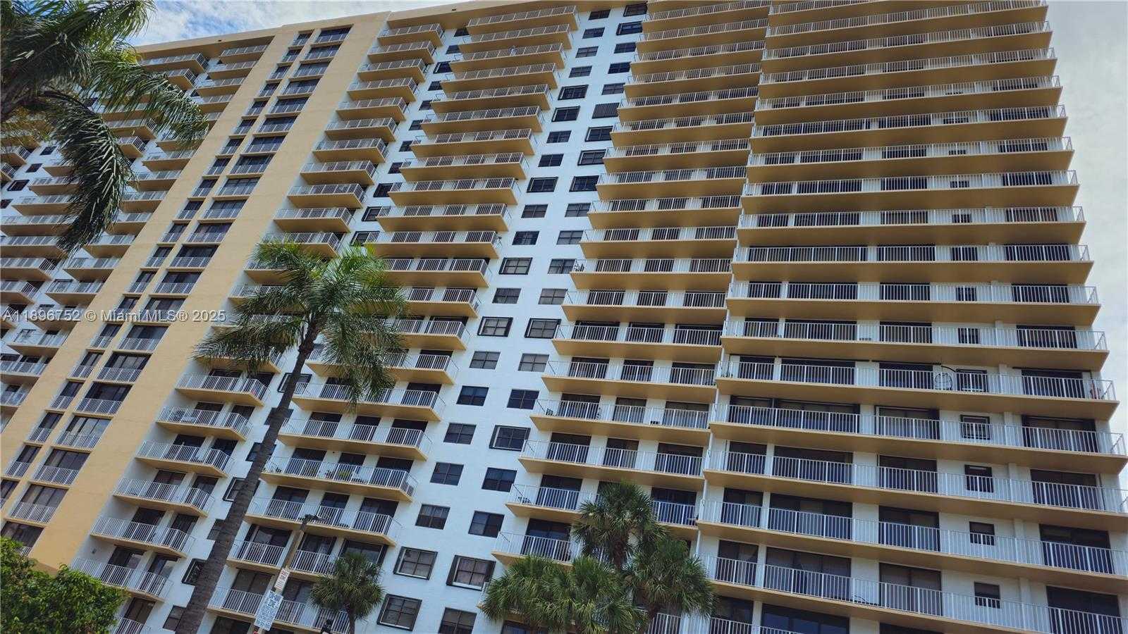 Small Image of 290 174TH ST #1905, Sunny Isles Beach Number 3