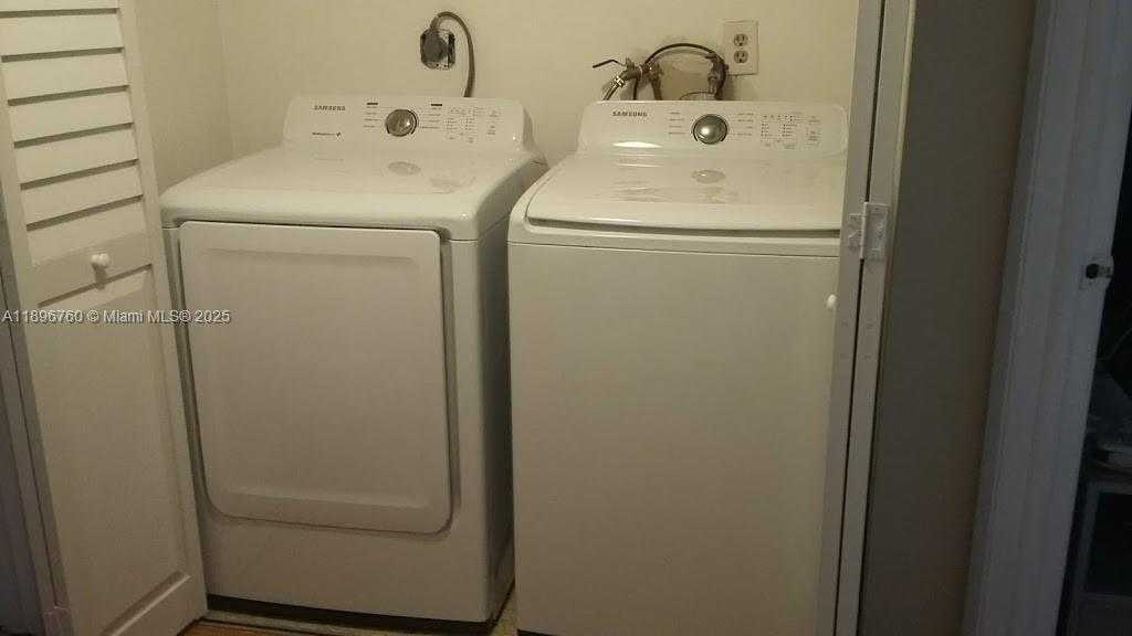 Small Image of 8373 LAKE DR #301, Doral Number 4