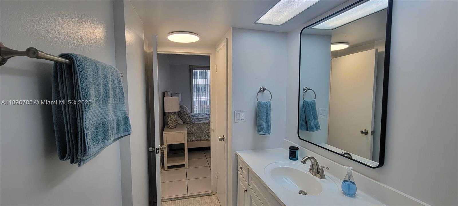 Small Image of 5401 COLLINS AVE #214, Miami Beach Number 15