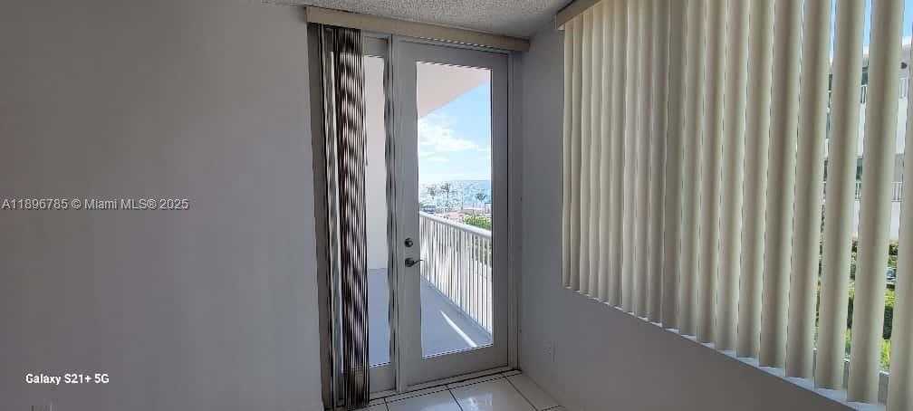 Small Image of 5401 COLLINS AVE #214, Miami Beach Number 18
