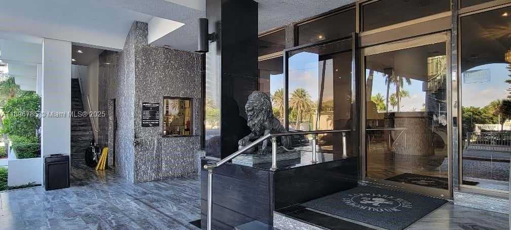 Small Image of 5401 COLLINS AVE #214, Miami Beach Number 2