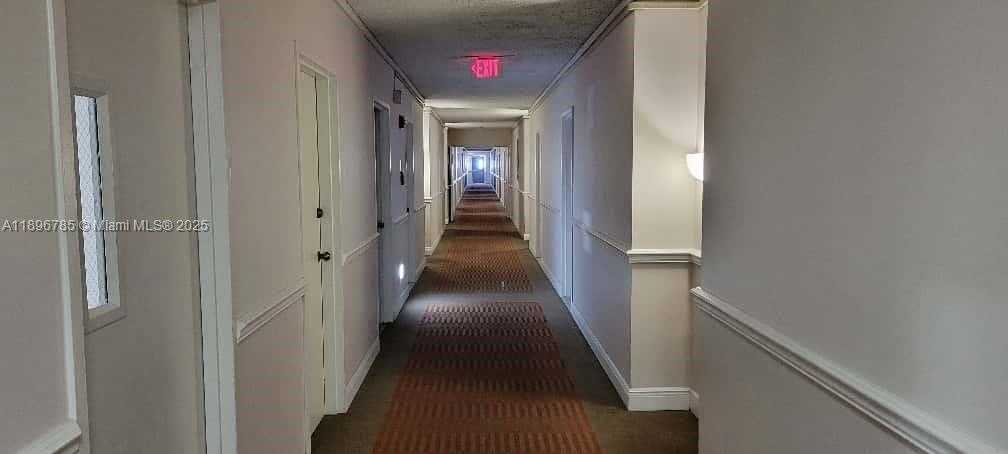 Small Image of 5401 COLLINS AVE #214, Miami Beach Number 4